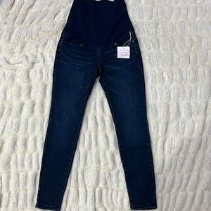 NWT Ingrid & Isabel maternity jeans